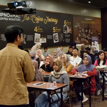 fadil menghadap ke audience (2)